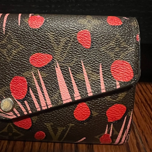 Louis Vuitton Jungle Dot Sarah Wallet - Picture 6 of 17